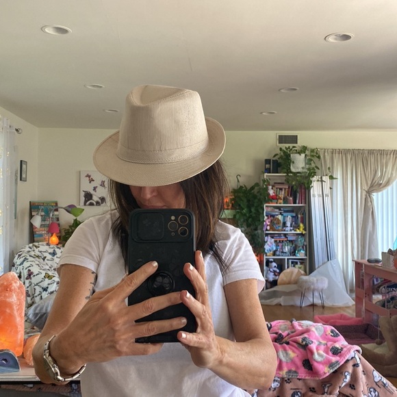 Hat - Picture 4 of 7